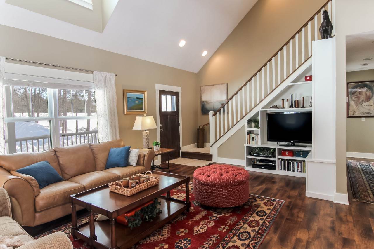 10100 South Maple City Road Maple City, MI 49664 - Photo 5 of 38 1884944-4.JPG