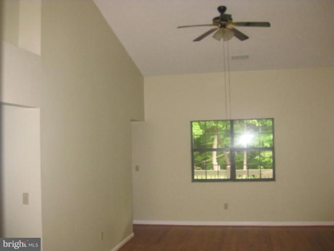 261 Quarry Road Stafford, VA 22554 - Photo 12 of 22 Living Room