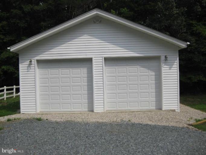 261 Quarry Road Stafford, VA 22554 - Photo 5 of 22 Oversize 30'x30' garage