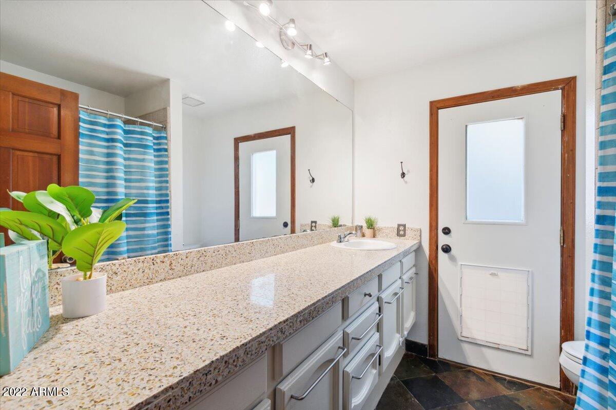 1986 East Carver Road Tempe, AZ 85284 - Photo 10 of 15 Hall Bathroom