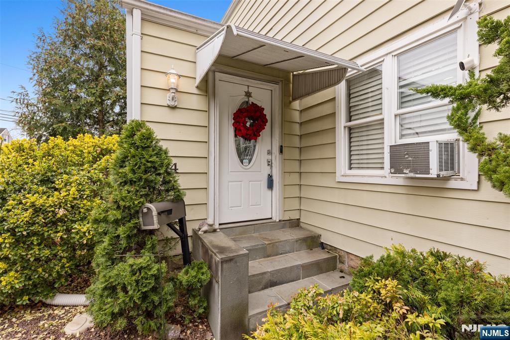 4 Patton Place Dumont, NJ 07628 - Photo 2 of 48