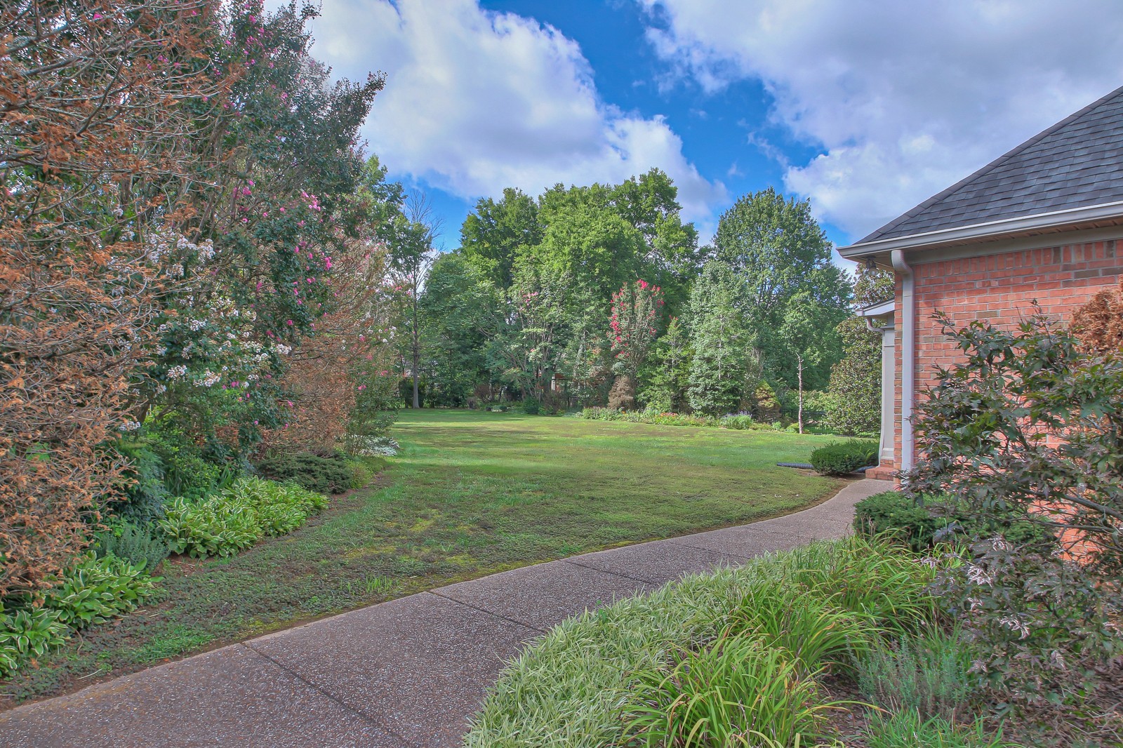 521 Robards Circle Old Hickory, TN 37138 - Photo 10 of 50 a view of a garden