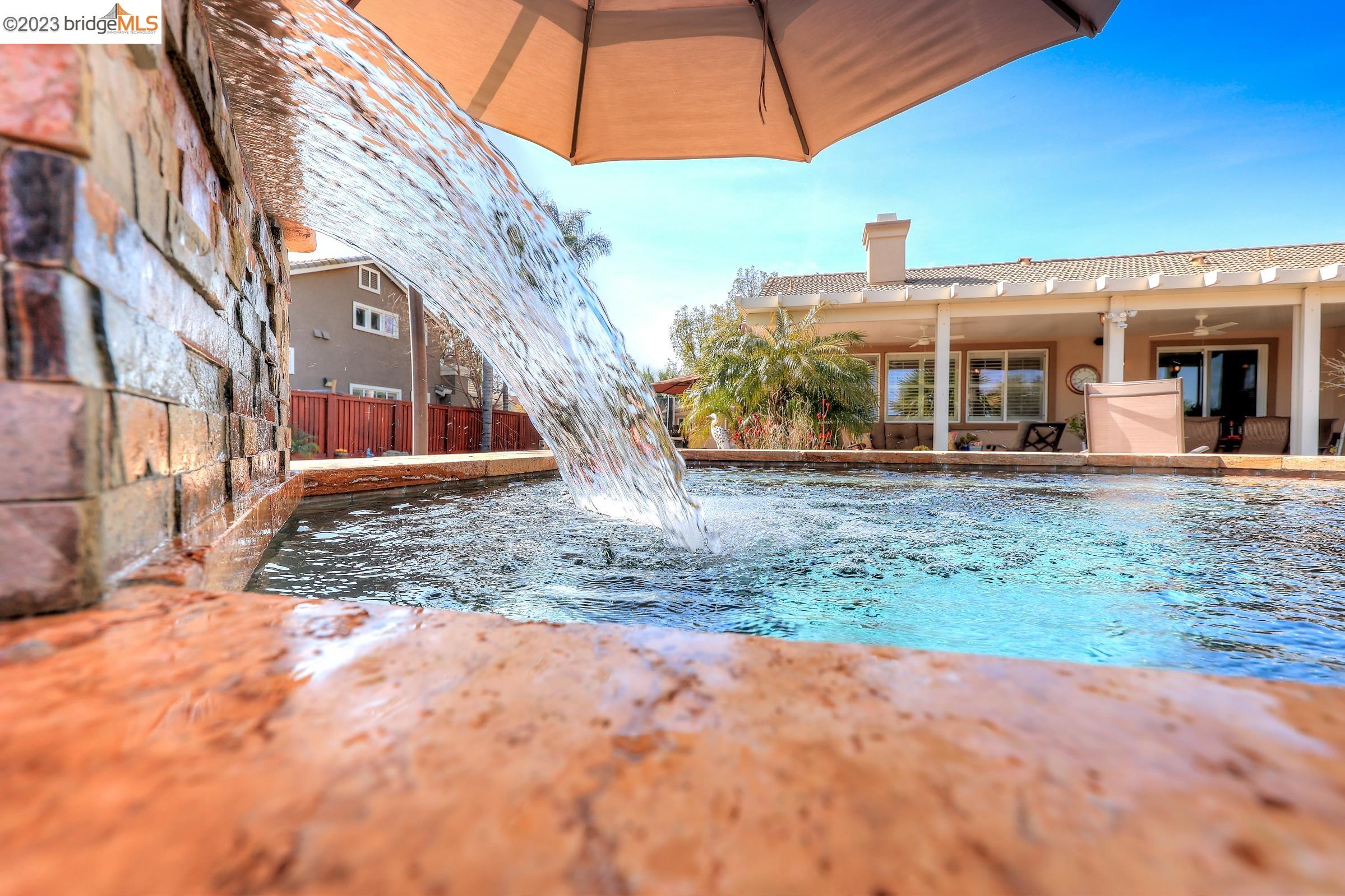 a view of a house with backyard and trees