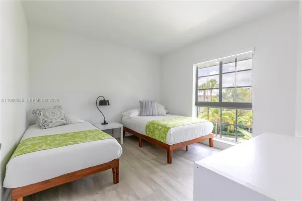$640,000 | 290 Sunrise Drive, Unit 3F, Key Biscayne, FL 33149