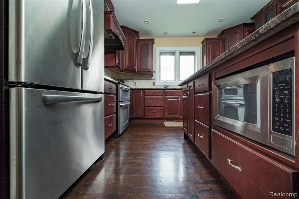 4179 Crooks Road Troy, MI 48098 - Photo 13 of 33
