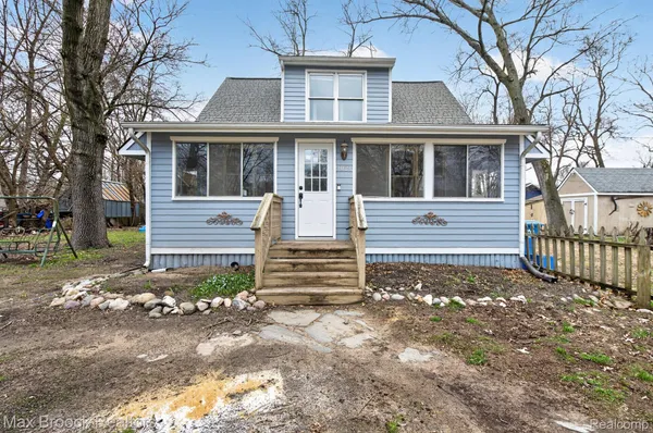 $244,500 | 9024 Mandon Road, White Lake, MI 48386