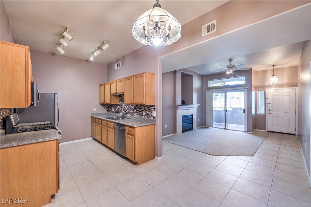 2305 West Horizon Ridge Parkway, Unit 1512 Henderson, NV 89052 - Photo 12 of 35