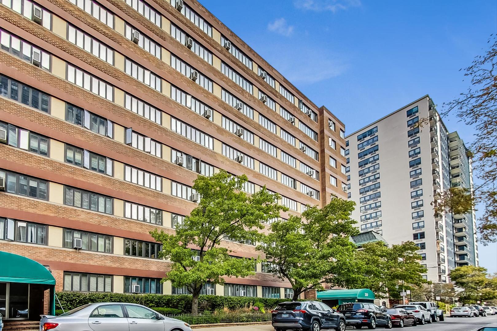 700 West Bittersweet Place, Unit 807 Chicago, IL 60613 - Photo 1 of 24 Gallery Image 1