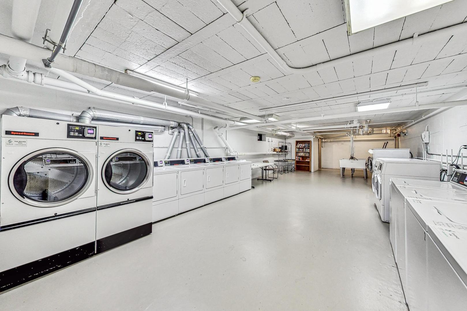 700 West Bittersweet Place, Unit 807 Chicago, IL 60613 - Photo 12 of 24 Gallery Image 12