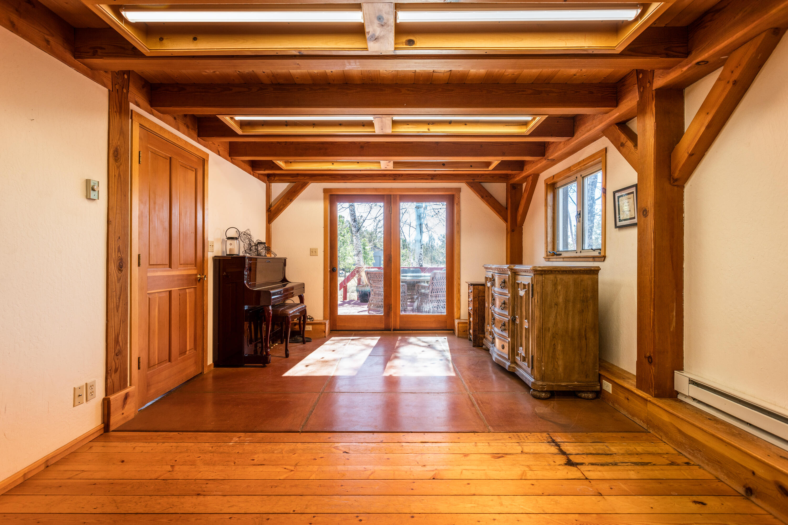 64385 Crosswinds Road Bend, OR 97703 - Photo 10 of 26 Family room leads out to the deck
