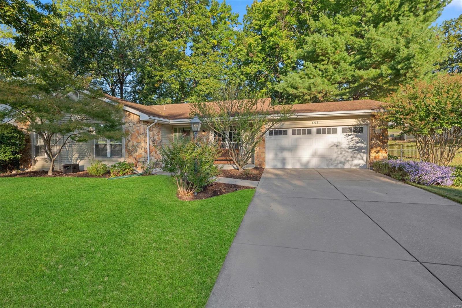 801 Green Ridge Lane St. Peters, MO 63376 - Photo 2 of 18