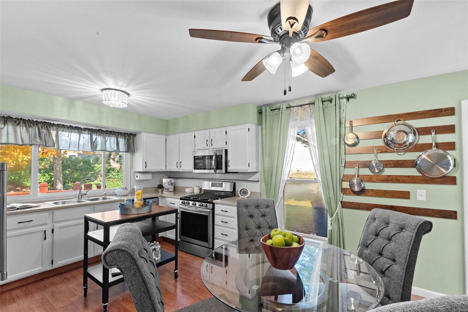 801 Green Ridge Lane St. Peters, MO 63376 - Photo 4 of 18