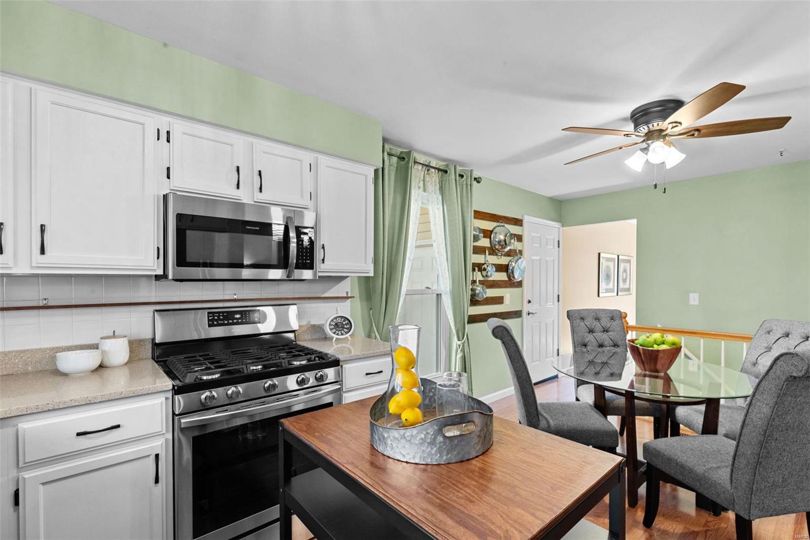 801 Green Ridge Lane St. Peters, MO 63376 - Photo 5 of 18