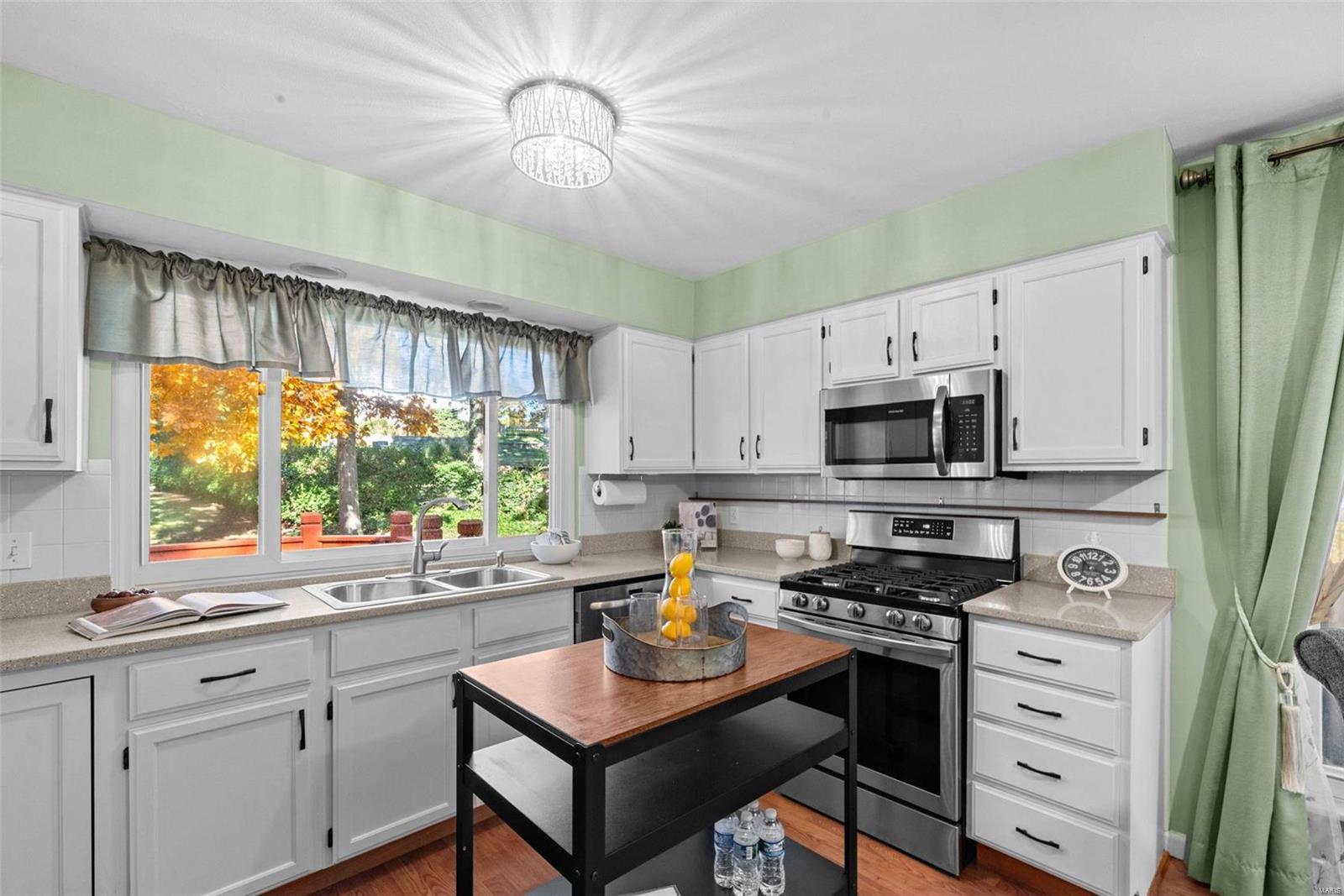 801 Green Ridge Lane St. Peters, MO 63376 - Photo 6 of 18