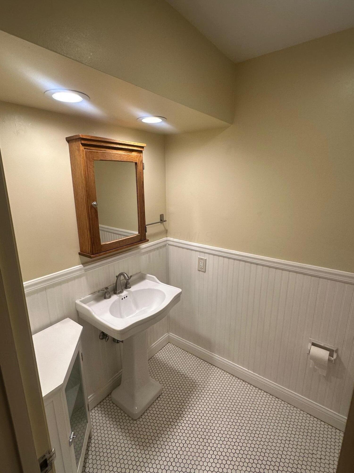 1841 Ridgecliff Road Columbus, OH 43221 - Photo 29 of 39 Full Bath