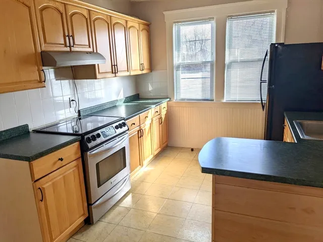 $2,200 | 18 Coombs Road, Unit 2, Worcester, MA 01602