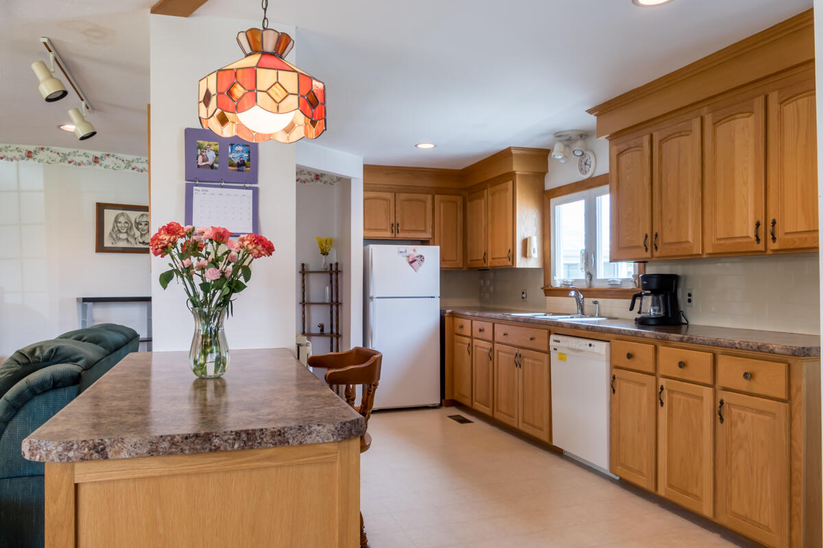 800 North Road Yarmouth, ME 04096 - Photo 4 of 60 21-Kitchen (2 of 7)