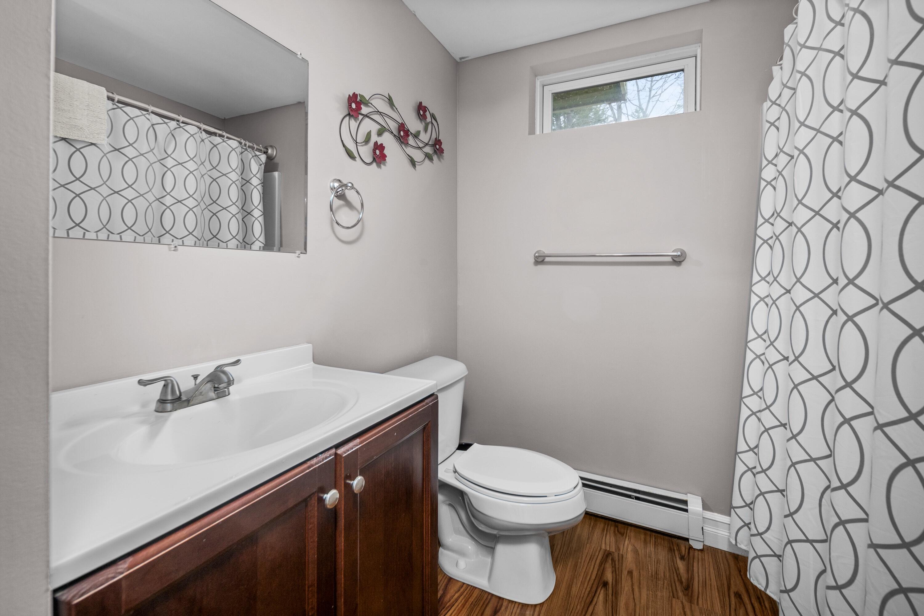 239 Cider Hill Road York, ME 03909 - Photo 25 of 43 2nd Floor Bathroom