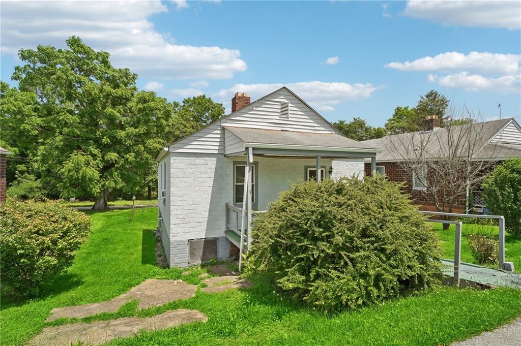 7 Locust Street Clarksville, PA 15322 - Photo 3 of 25
