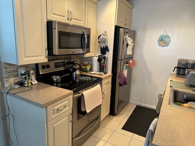 4039 Exeter C Boca Raton, FL 33434 - Photo 4 of 13 Kitchen