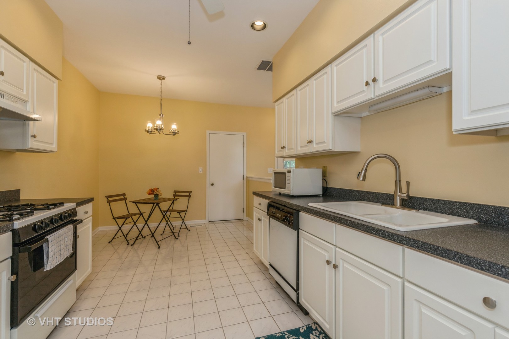 17773 Braewick Road Gurnee, IL 60031 - Photo 2 of 16