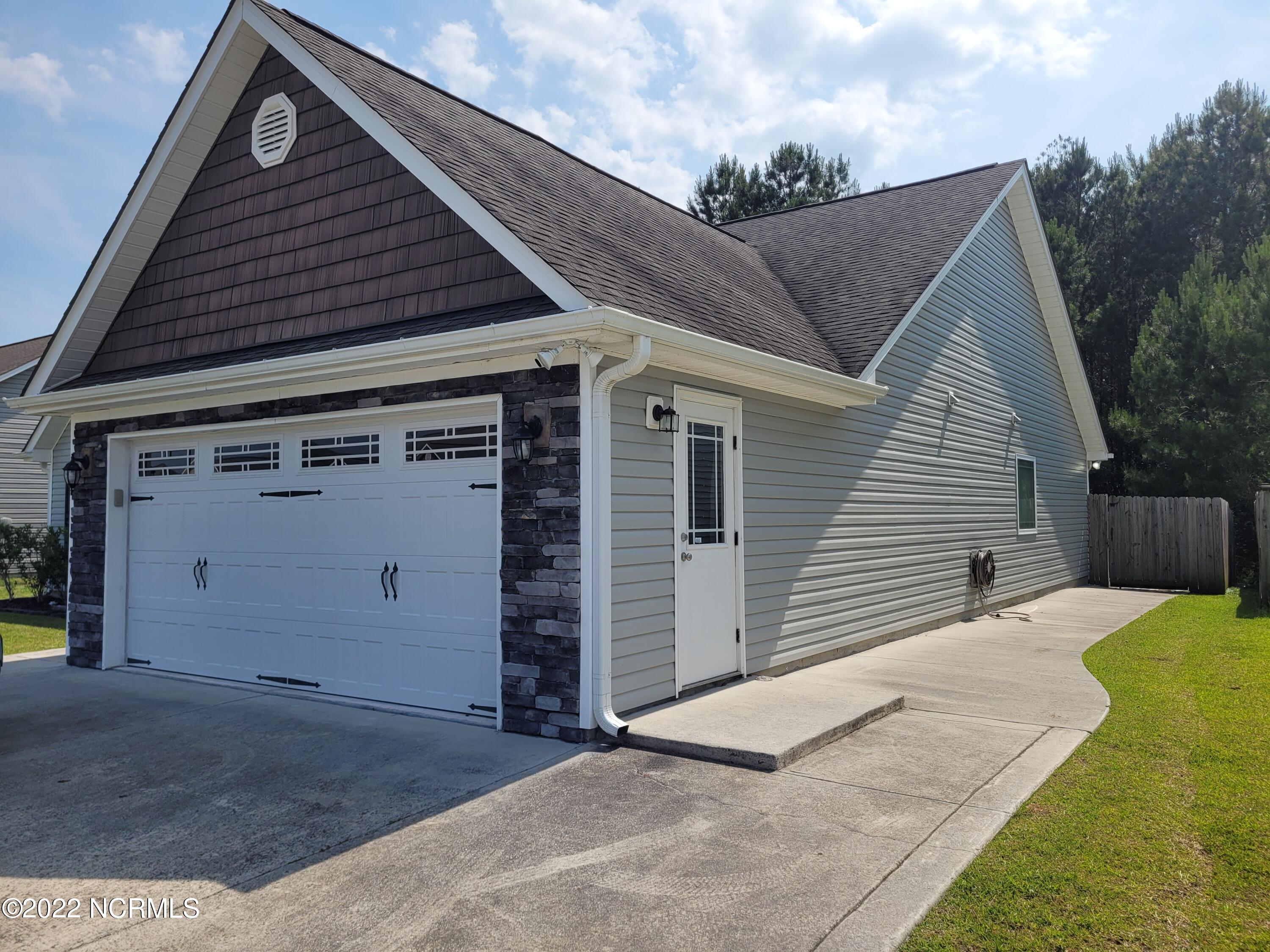 253 Merin Height Road Jacksonville, NC 28546 - Photo 4 of 26 253 Merin Height Side View