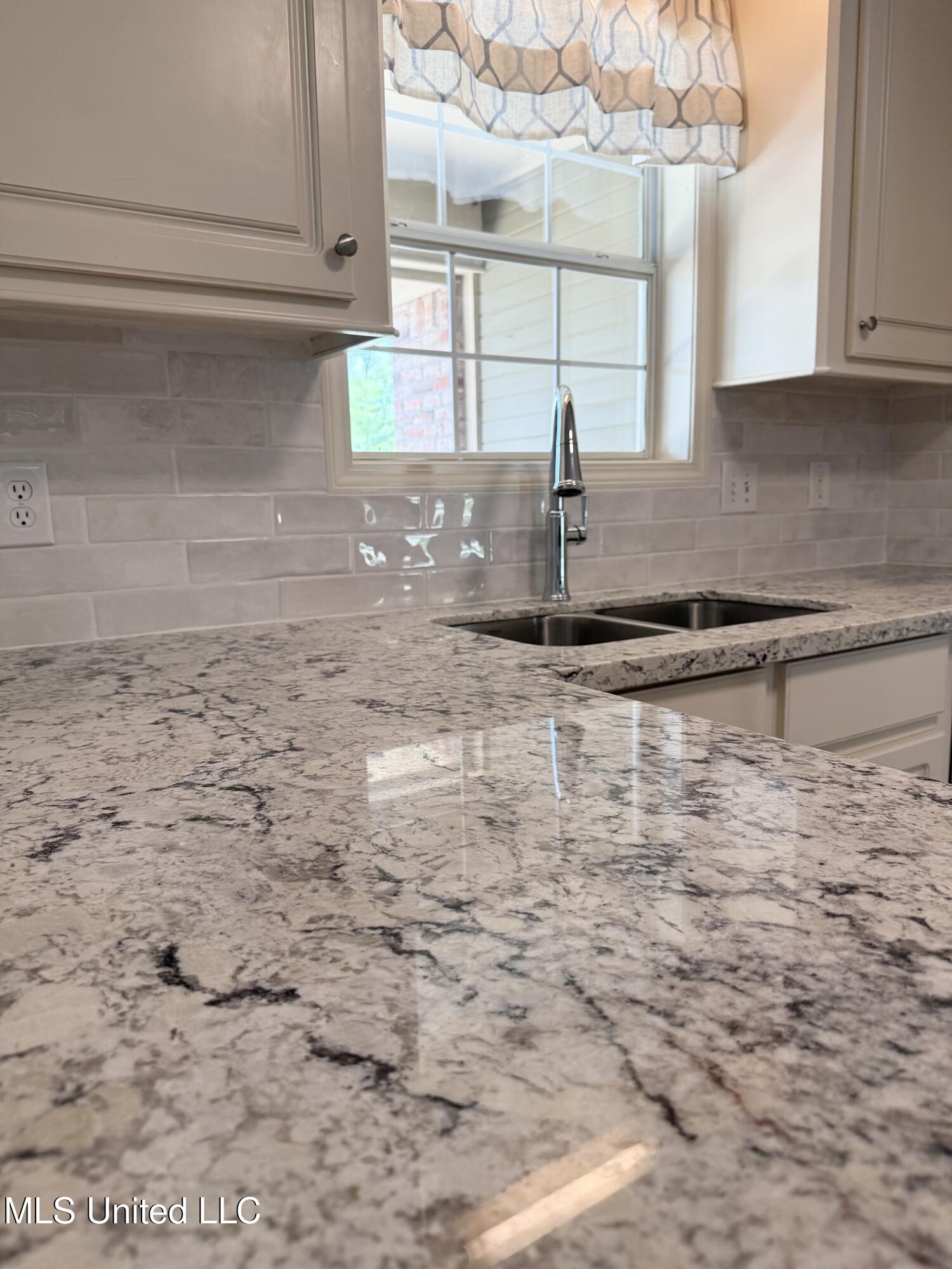 104 West Pinebrook Drive Brandon, MS 39047 - Photo 6 of 15 IMG_4406