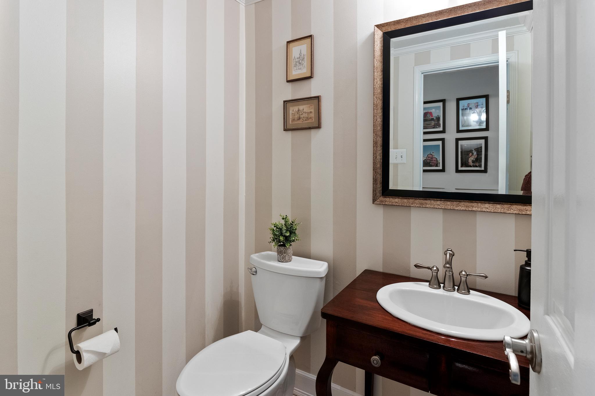 172 Bateman Road Langhorne, PA 19047 - Photo 12 of 37 Powder room