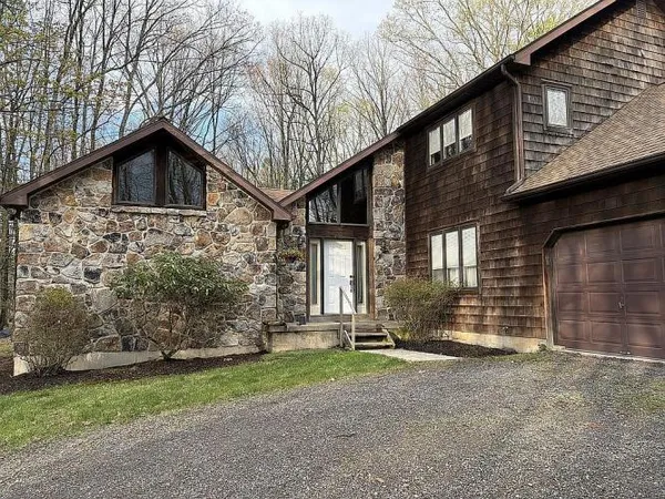 $640,000 | 39 Deere Lane, Andreas, PA 18211