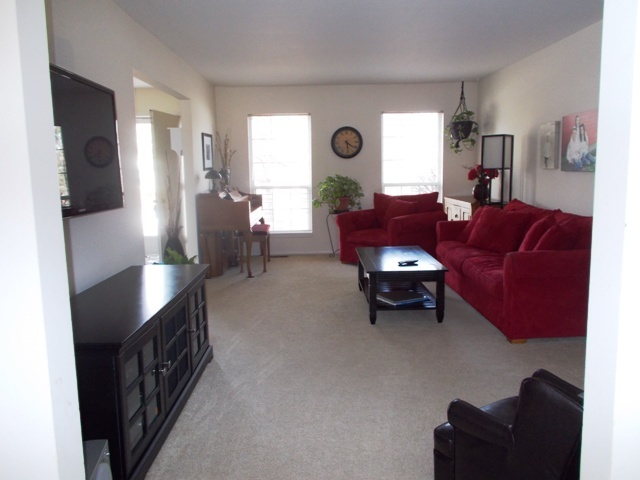 160 West Golf Road Libertyville, IL 60048 - Photo 3 of 12 a living room with furniture and a large window