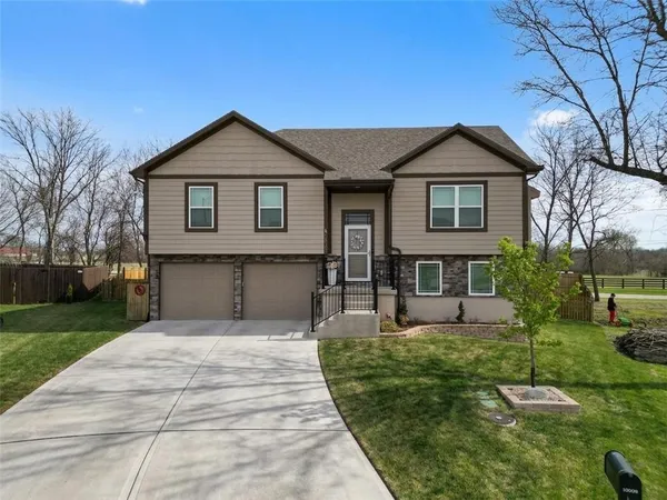 $349,900 | 10009 Karyn Court, Peculiar, MO 64078