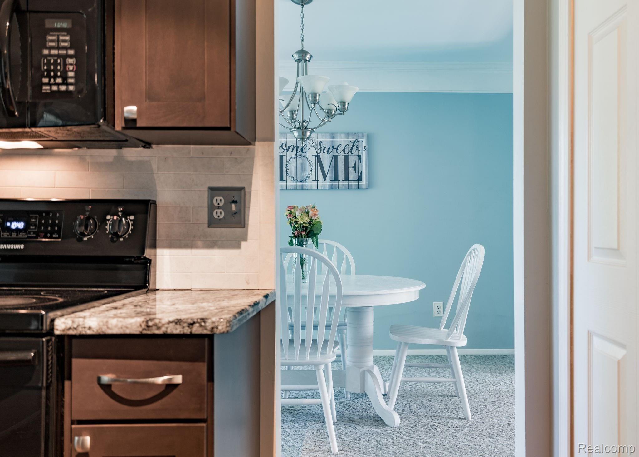 1639 Grandview Drive Rochester, MI 48306 - Photo 7 of 29 Beautiful granite and backsplash
