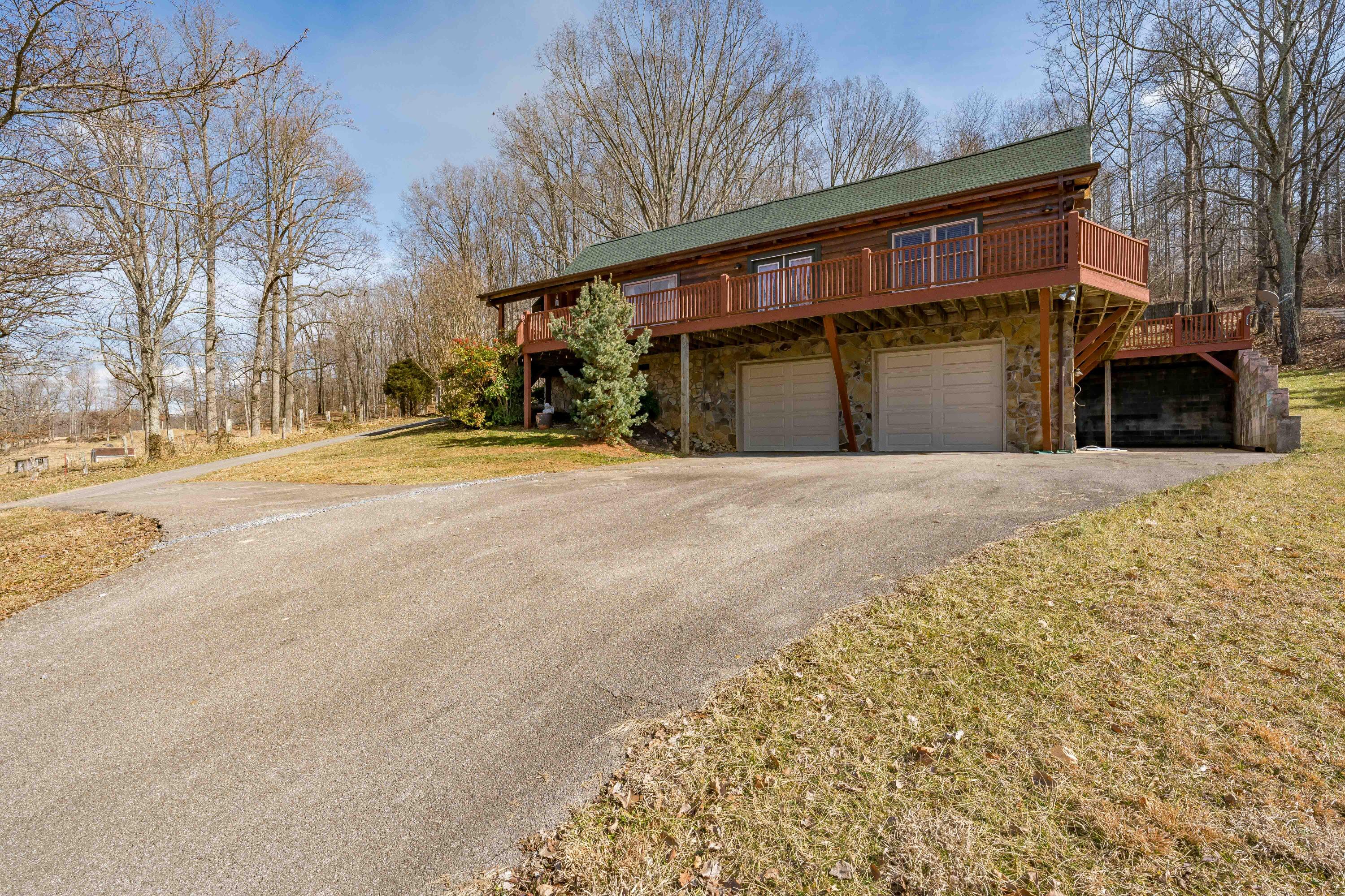 335 Claude Simmons Road Johnson City, TN 37604 - Photo 4 of 66 335 Claude Simmons Road 4 of 68
