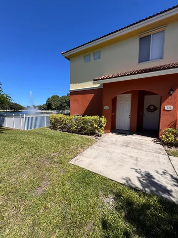 $2,250 | 55 Southeast Palermo, Unit 201, Stuart, FL 34994