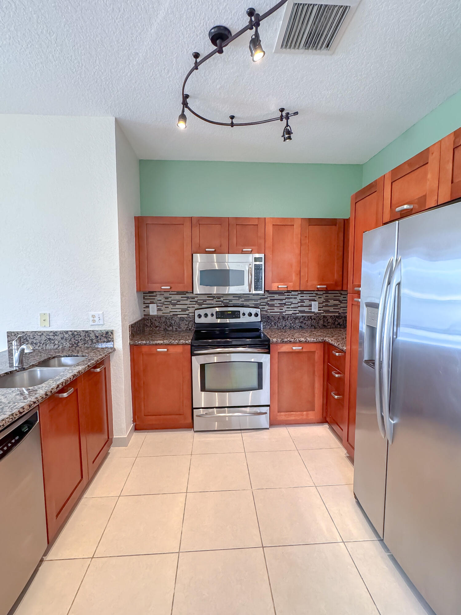 55 Southeast Palermo, Unit 201 Stuart, FL 34994 - Photo 4 of 14 IMG_6062