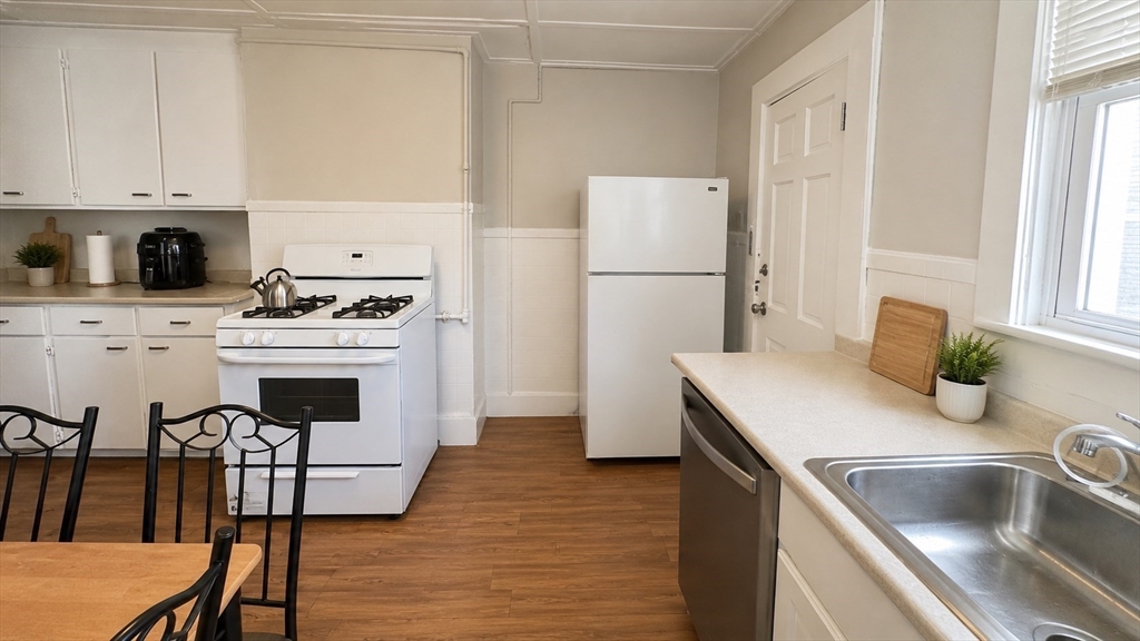 4 Sherman Street, Unit 2 Cambridge, MA 02138 - Photo 7 of 10