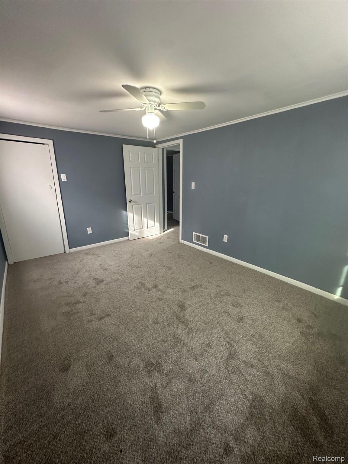 685 Kinney Road Pontiac, MI 48340 - Photo 16 of 33 Upstairs bedroom 3