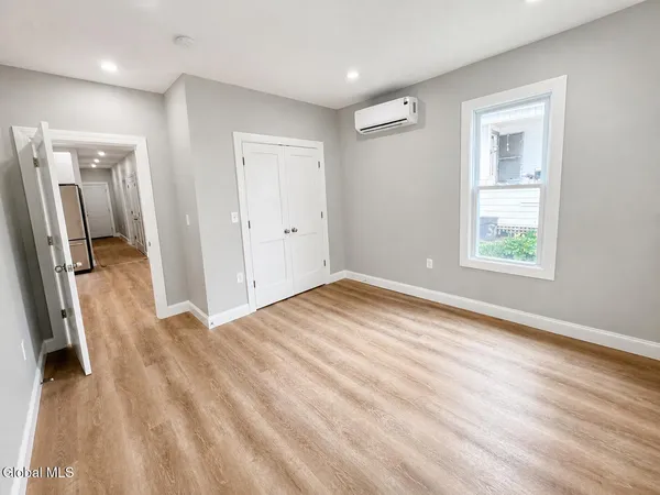 $1,600 | 62 Glen Avenue, Unit 1 FIRST, Amsterdam, NY 12010
