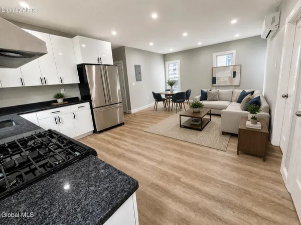$1,600 | 62 Glen Avenue, Unit 1 FIRST, Amsterdam, NY 12010