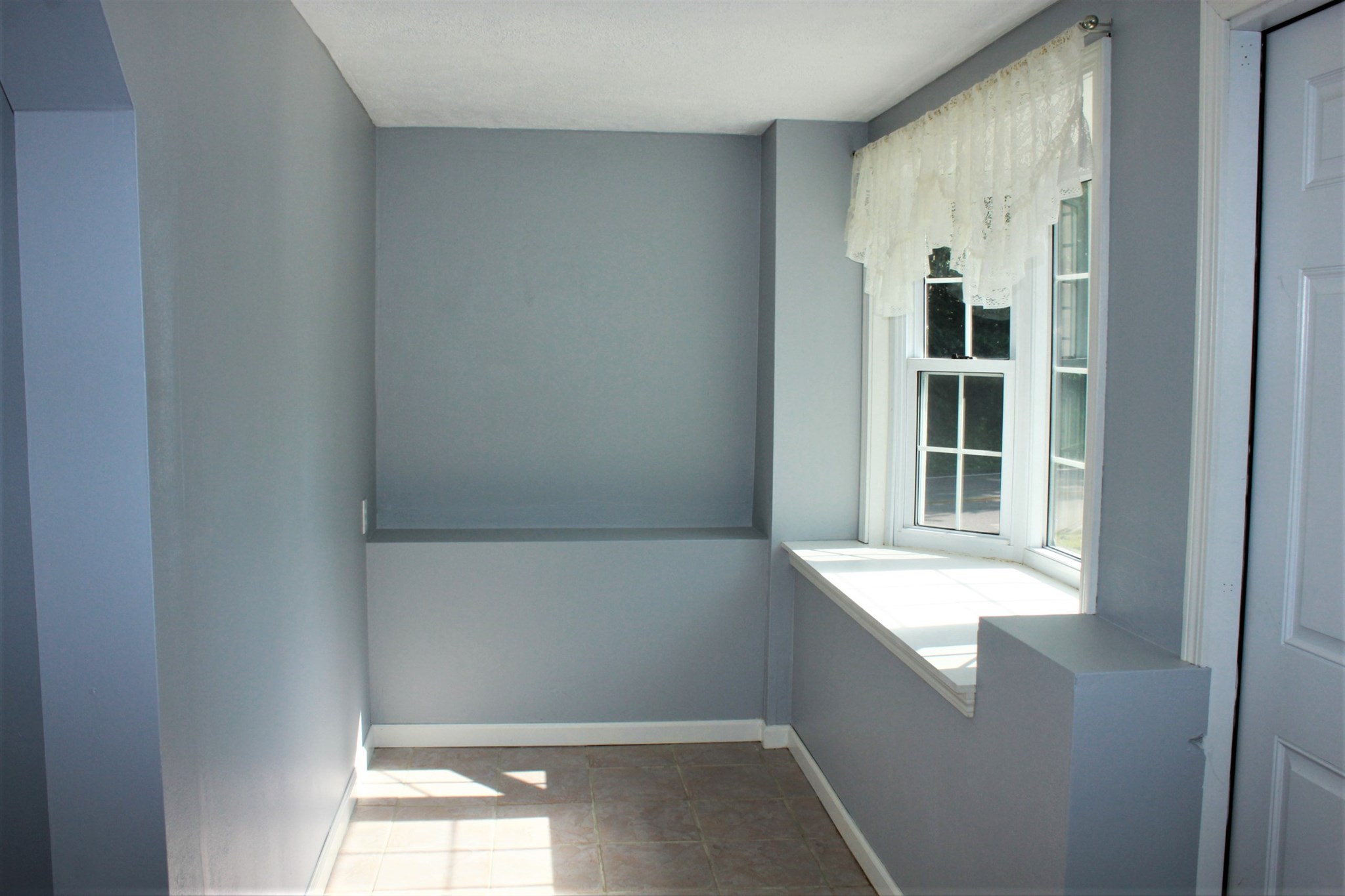 576 South Truman Road Jasper, IN 47546 - Photo 4 of 27 Gallery Image 4