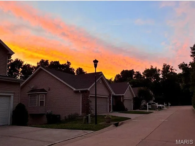 $330,000 | 2274 Wills Hollow Drive, St. Peters, MO 63376