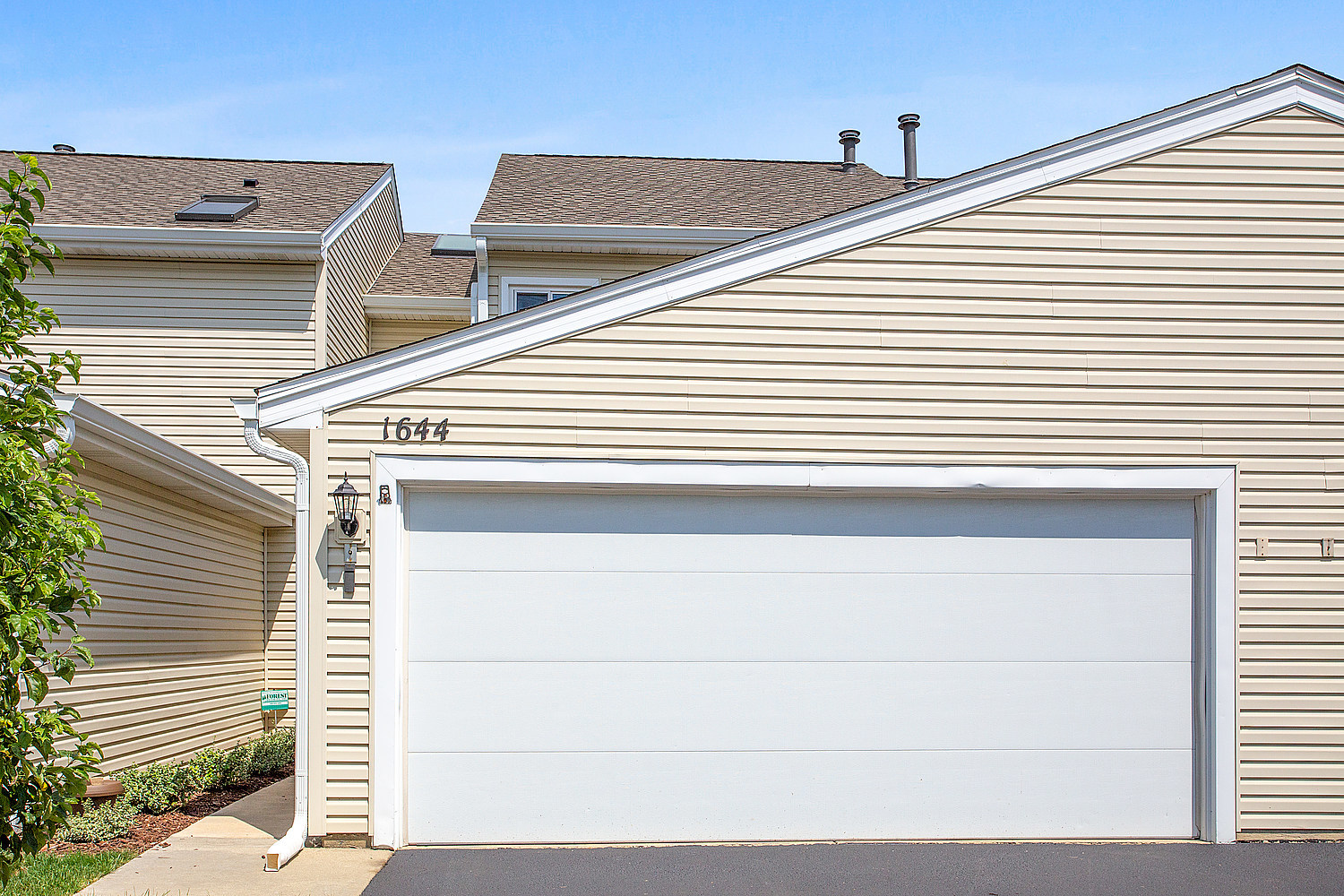1644 Masters Court Naperville, IL 60563 - Photo 2 of 15