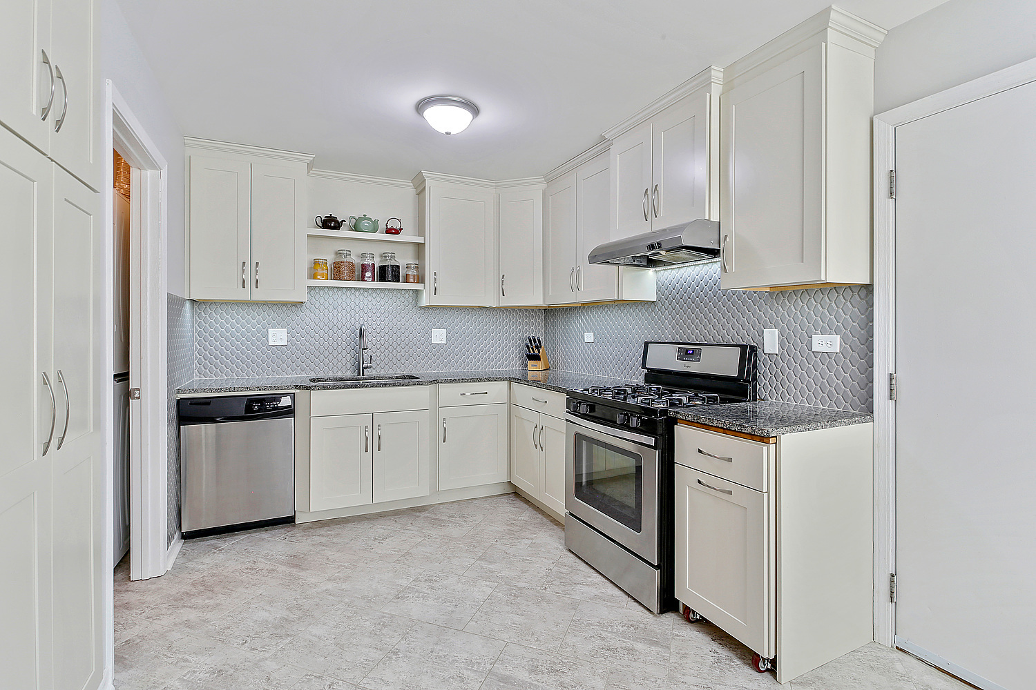 1644 Masters Court Naperville, IL 60563 - Photo 7 of 15