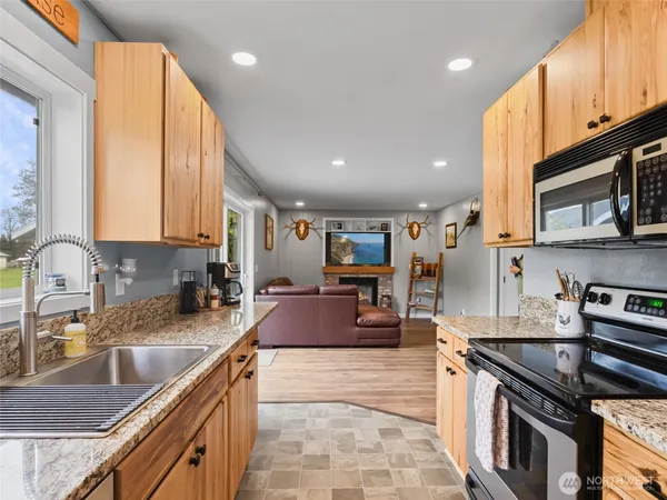 $575,000 | 20110 Rainy Lane Southwest, Rochester, WA 98579