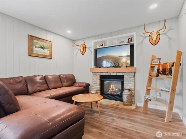 $575,000 | 20110 Rainy Lane Southwest, Rochester, WA 98579