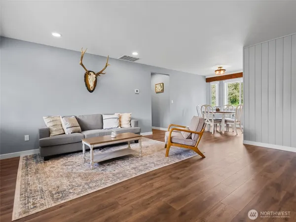 $575,000 | 20110 Rainy Lane Southwest, Rochester, WA 98579