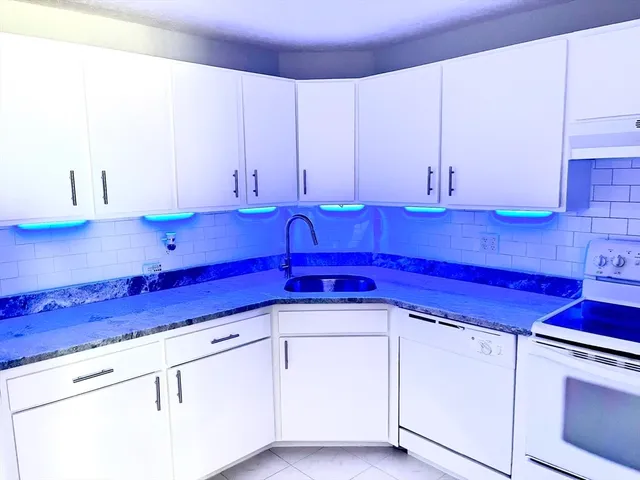 $329,000 | 44 Lexington Avenue, Unit 4, Gloucester, MA 01930