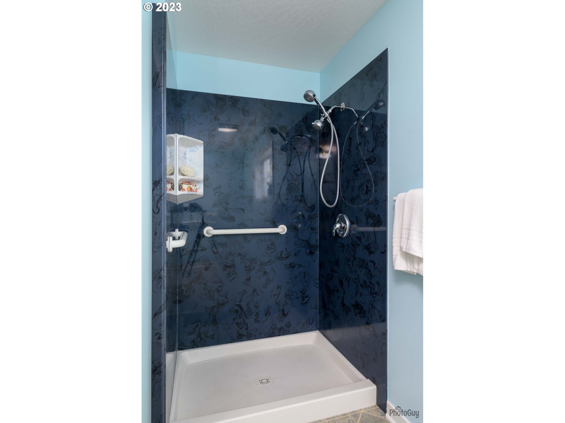 3325 Elmira Road Eugene, OR 97402 - Photo 19 of 32 Bathroom