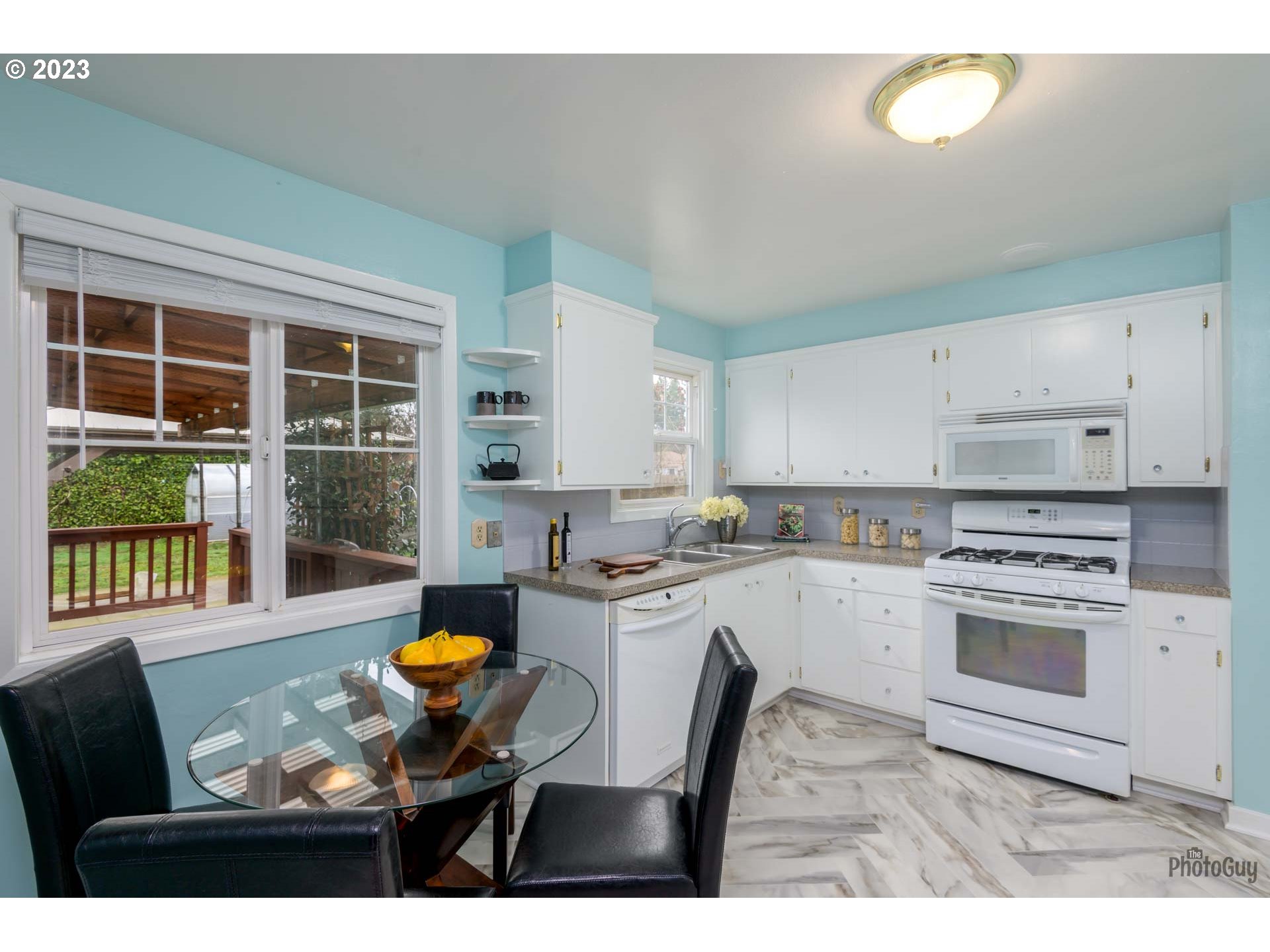 3325 Elmira Road Eugene, OR 97402 - Photo 8 of 32 Kitchen