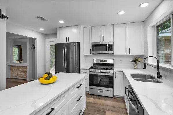 $3,200 | 106 North Rushwing Circle, The Woodlands, TX 77381